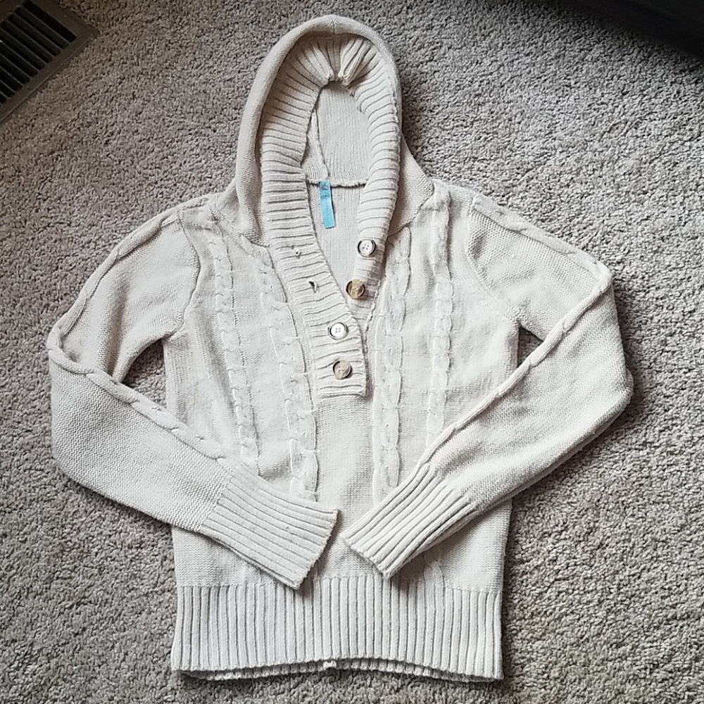 Creme hooded sweater